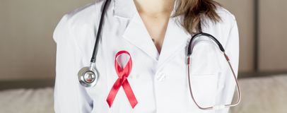 ВІЛ: як передається та чи можна запобігти інфікуванню?